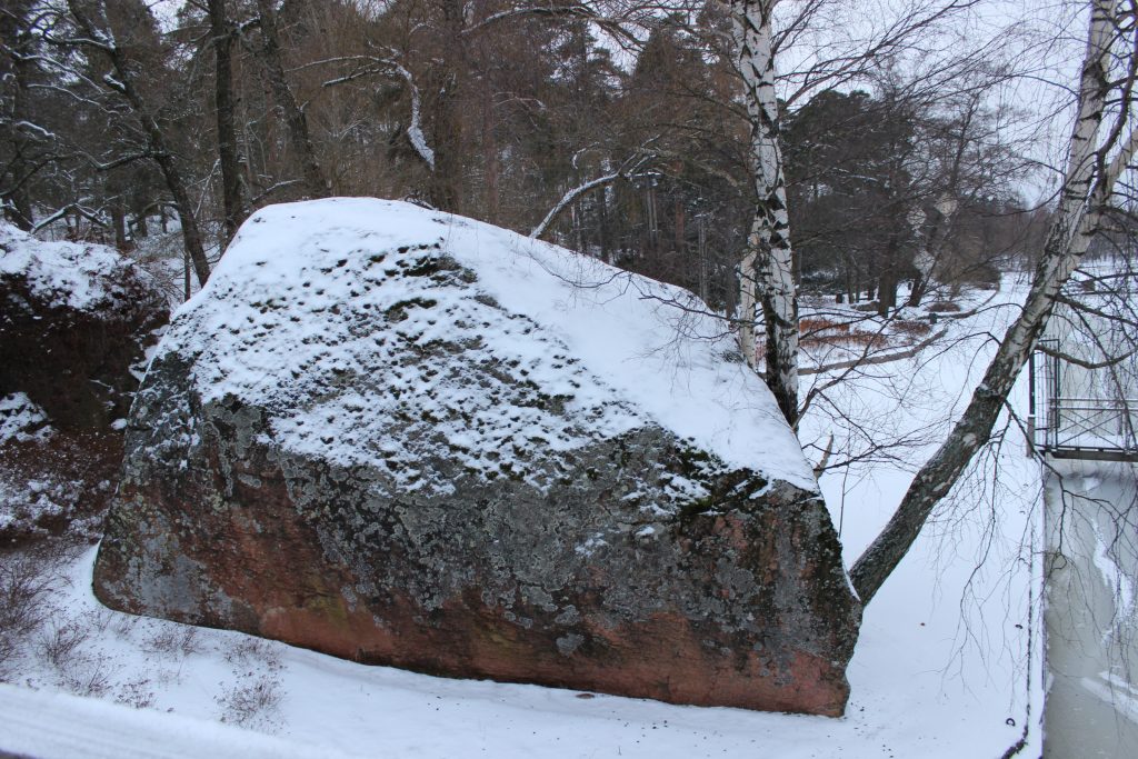 Люблю фотографировать камни.