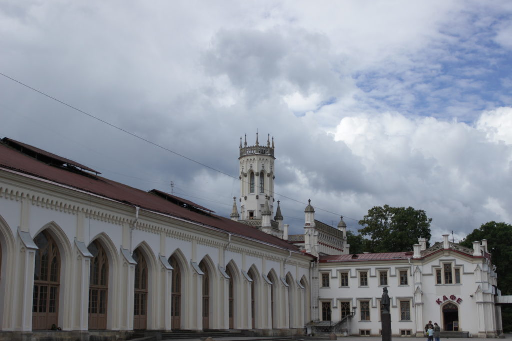 Здание вокзала Нового Петергофа.