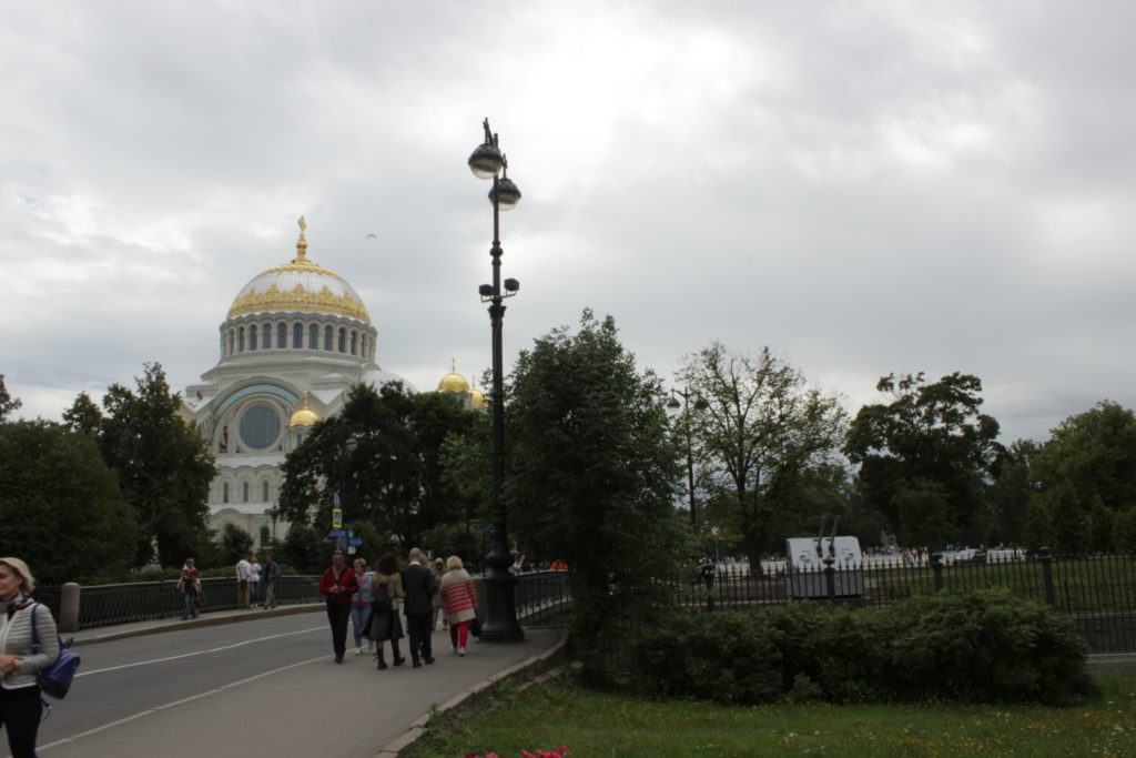 Советский мост, Морской Никольский собор в Кронштадте.